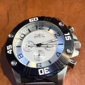 Invicta Men's Black and Silver Chronograph Watch 100